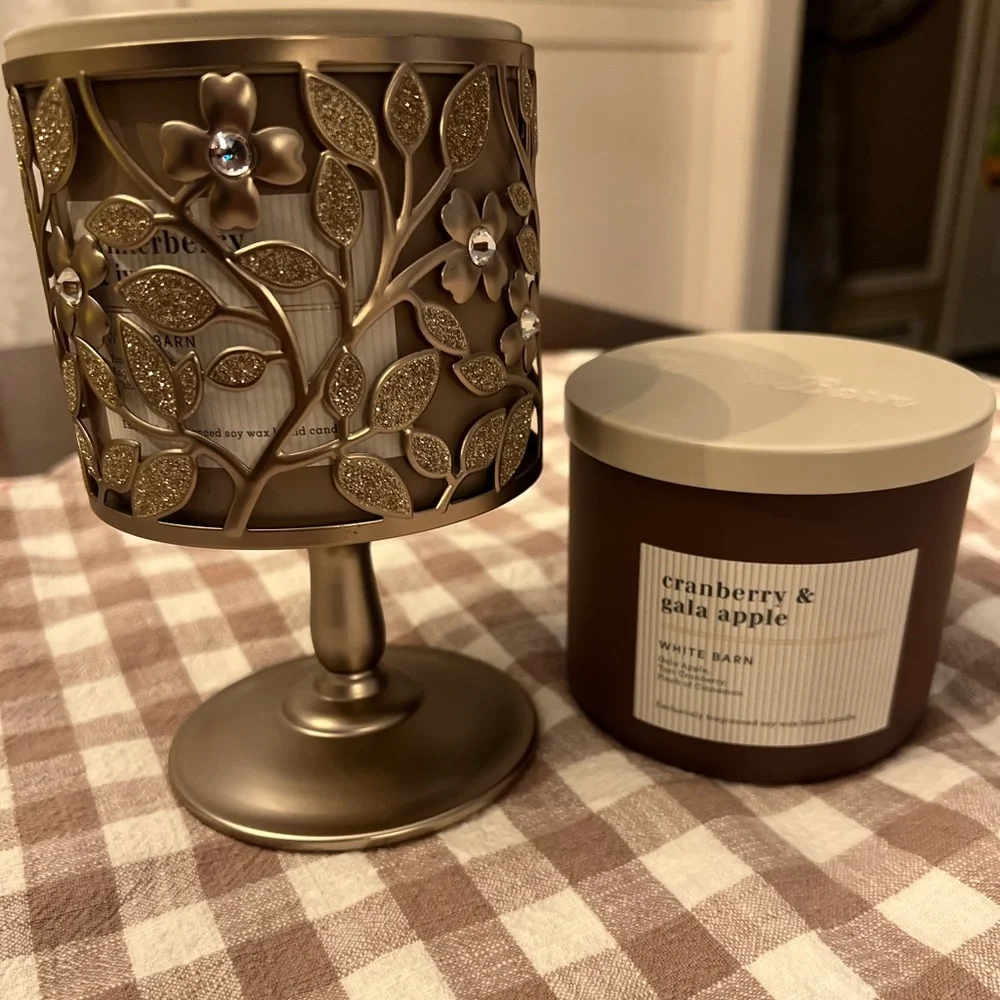 NWT, BBW BUNDLE, TWO 3 WICK CANDLES & DECORATIVE 3 WICK CANDLE HOLDER - Picture 5 of 8